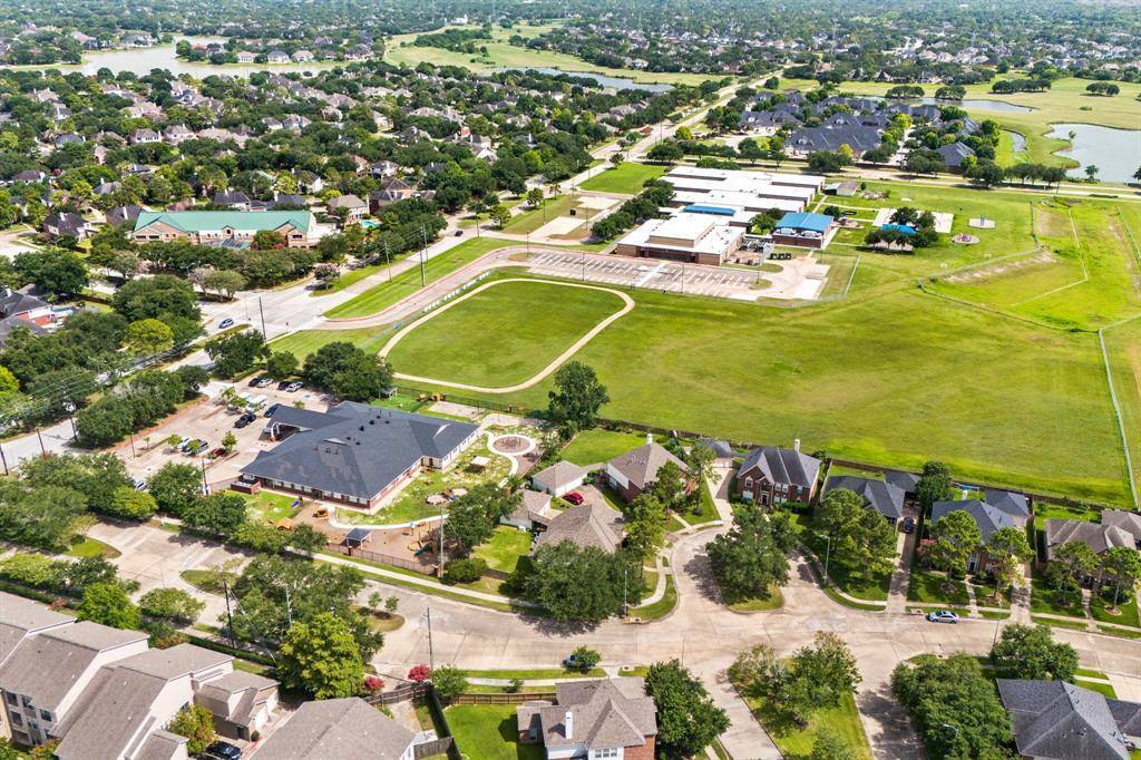 3207 Summerwind Court, Pearland, TX 77584