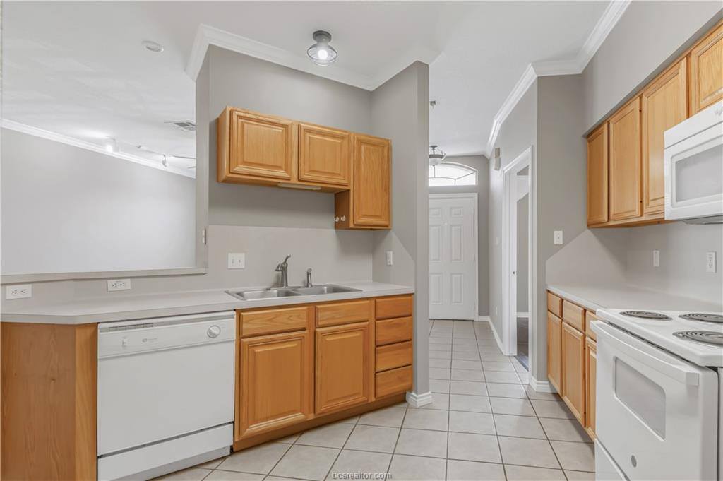 201 Fraternity Row, College Station, TX 77845