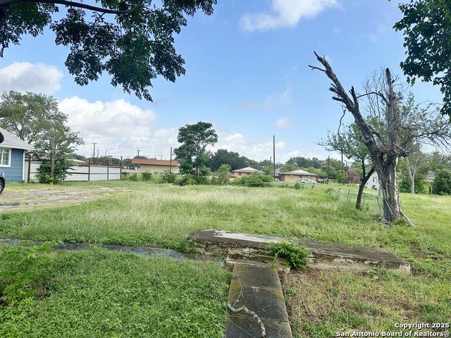 213 E Lindbergh, Universal City, TX 78148