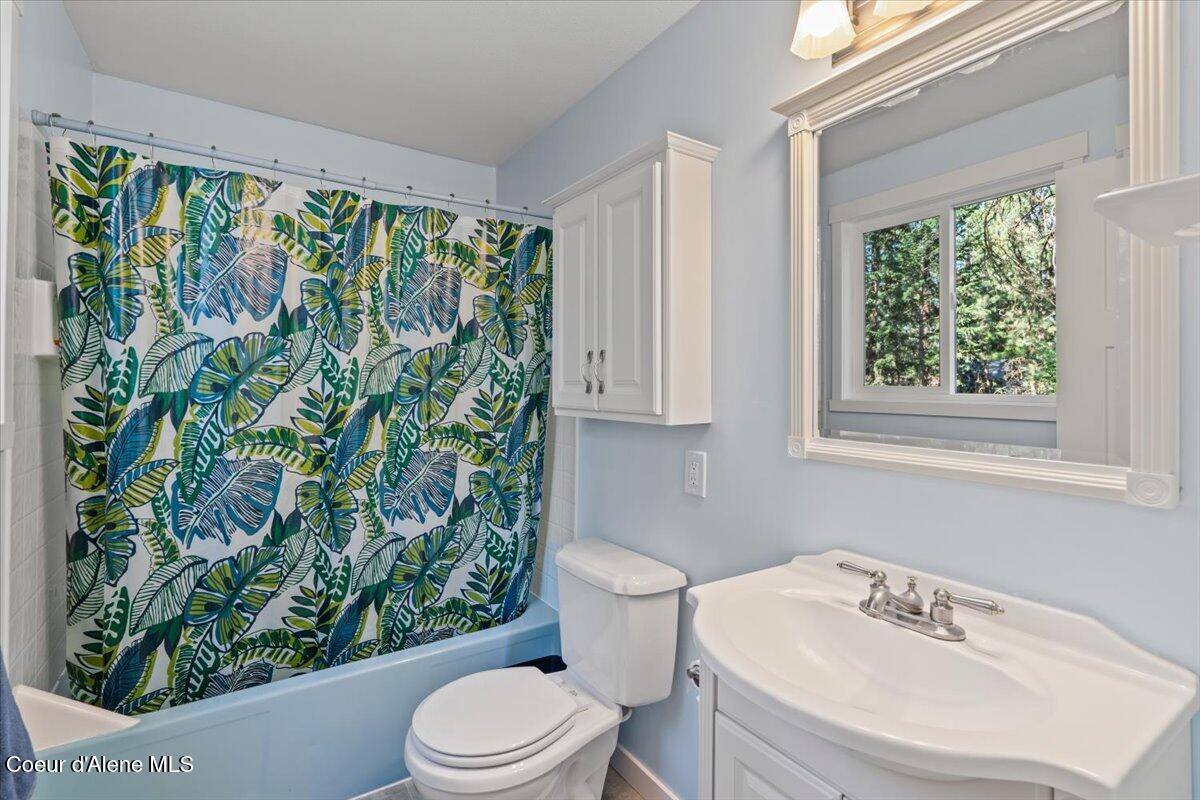 5301 North Pinegrove Dr, Coeur d'Alene, ID 83815