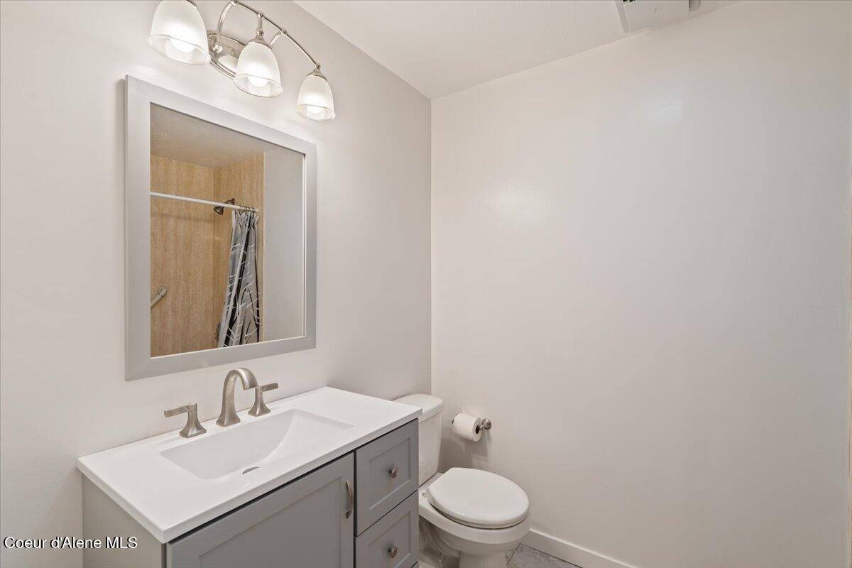 5301 North Pinegrove Dr, Coeur d'Alene, ID 83815