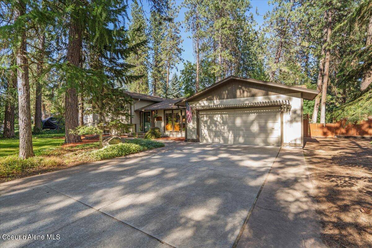 5301 North Pinegrove Dr, Coeur d'Alene, ID 83815