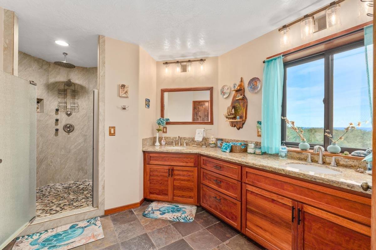 120 Woa Rd, Hilo, HI 96720