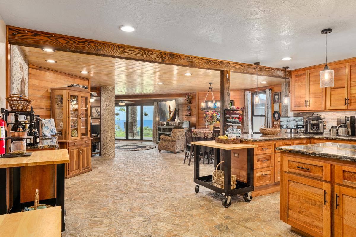 120 Woa Rd, Hilo, HI 96720