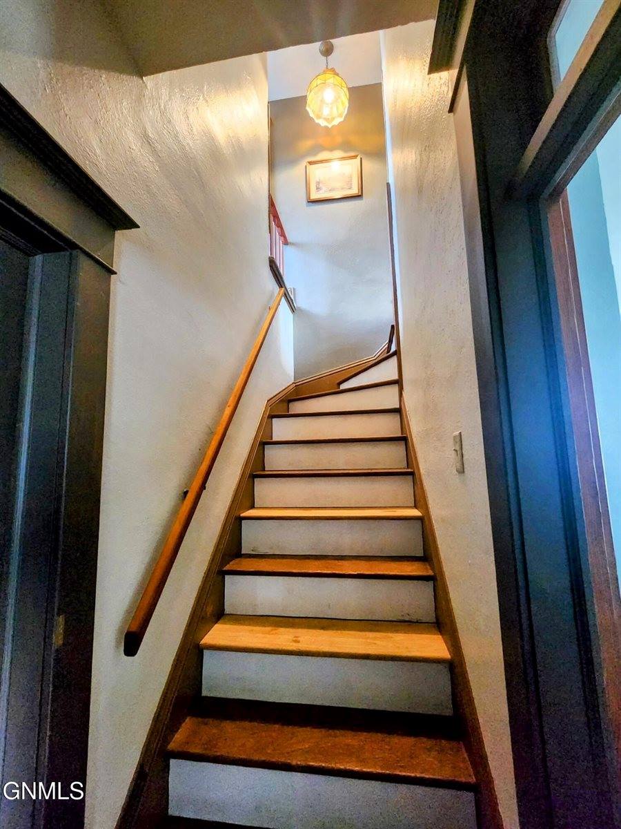 9613 County Rd 47, Bottineau, ND 58318