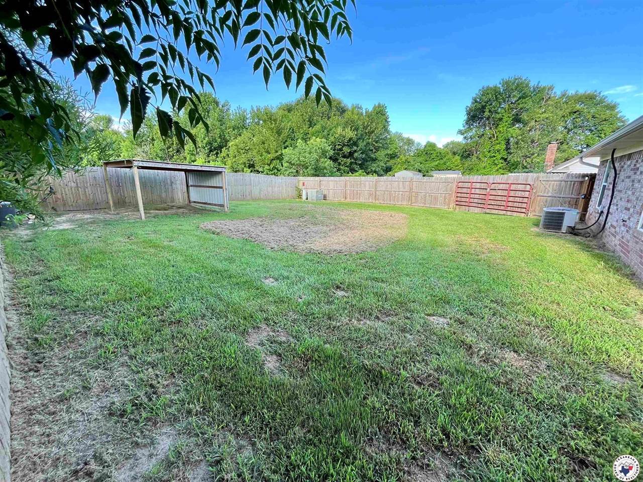 207 Wilder Drive, Hooks, TX 75561