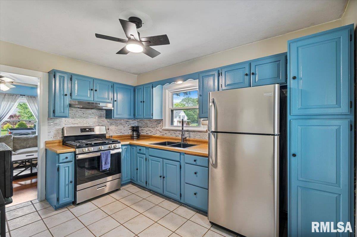 109 West 19TH Avenue, Coal Valley, IL 61240