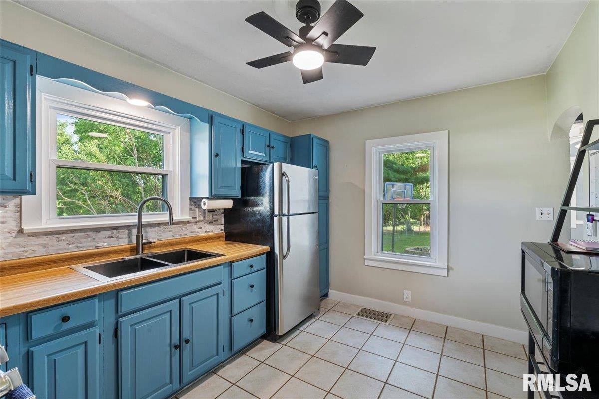 109 West 19TH Avenue, Coal Valley, IL 61240