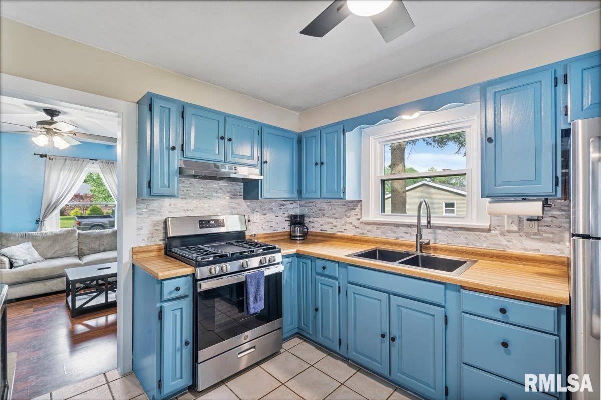 109 West 19TH Avenue, Coal Valley, IL 61240