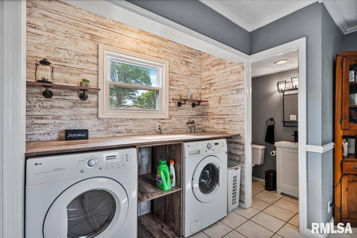 109 West 19TH Avenue, Coal Valley, IL 61240