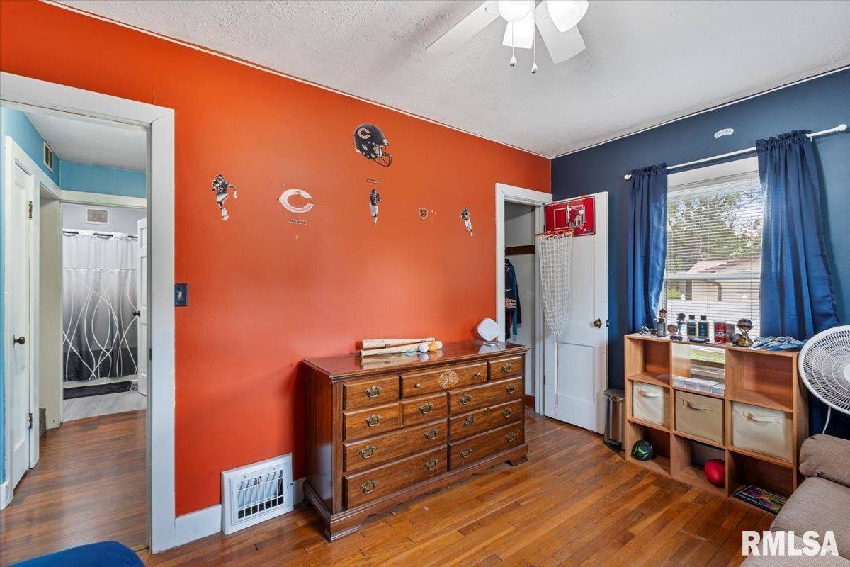 109 West 19TH Avenue, Coal Valley, IL 61240