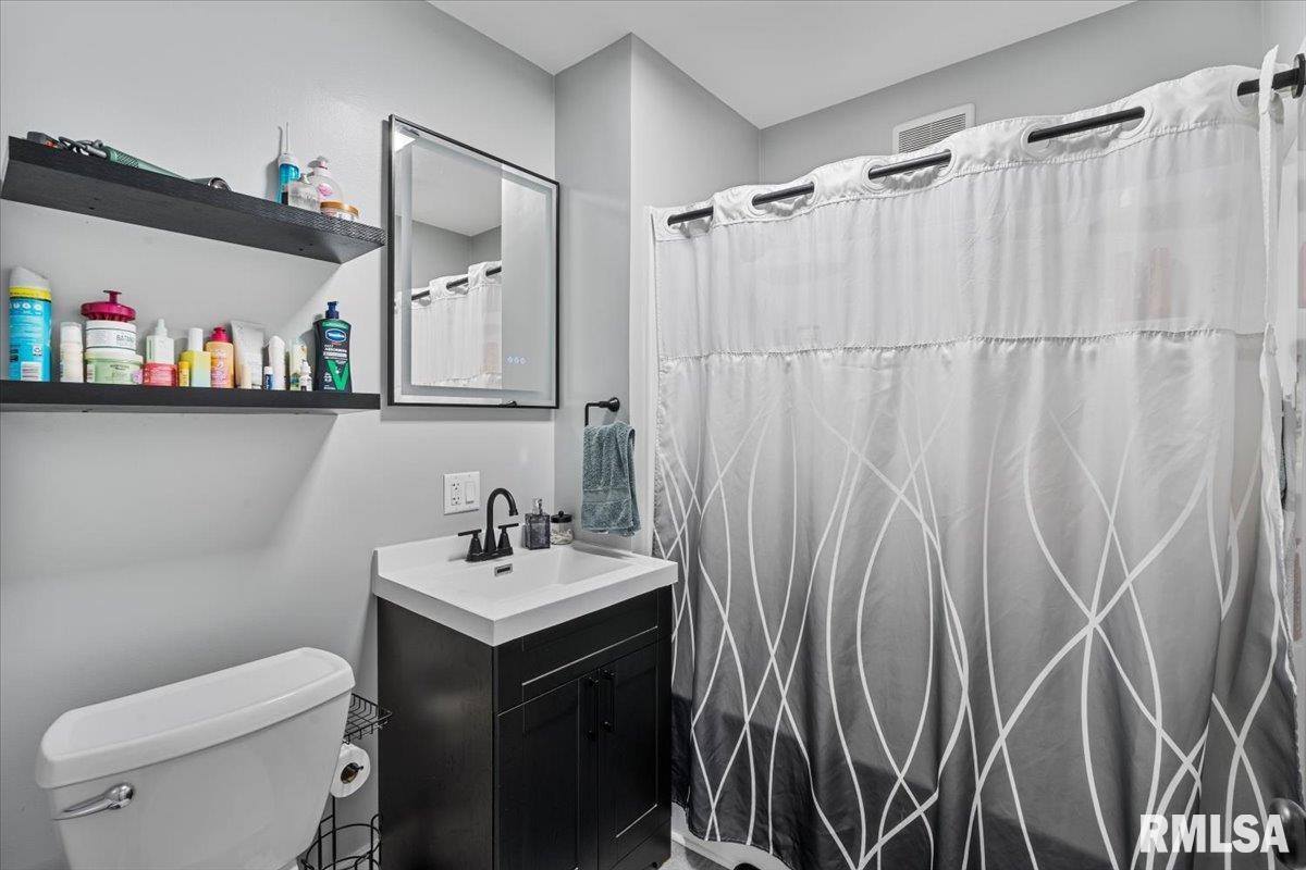 109 West 19TH Avenue, Coal Valley, IL 61240