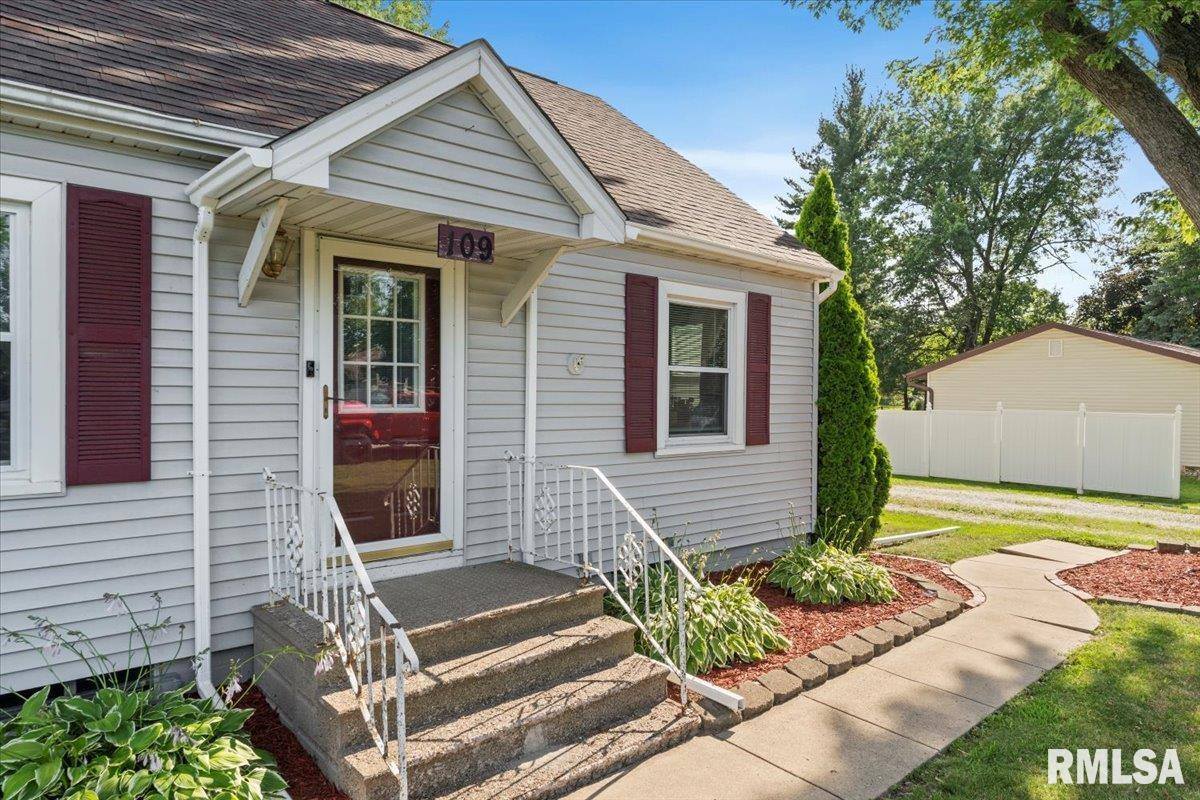 109 West 19TH Avenue, Coal Valley, IL 61240