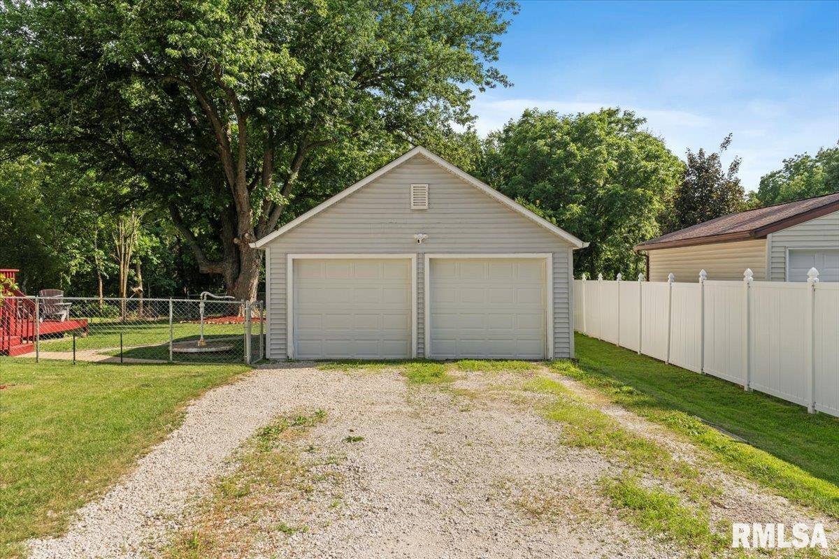 109 West 19TH Avenue, Coal Valley, IL 61240