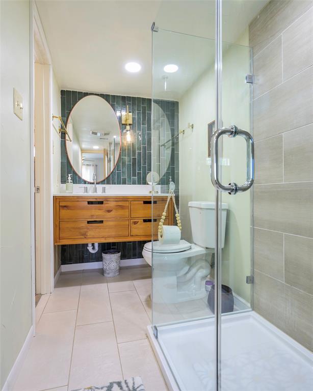 2946 Woodcroft Circle, Carrollton, TX 75006