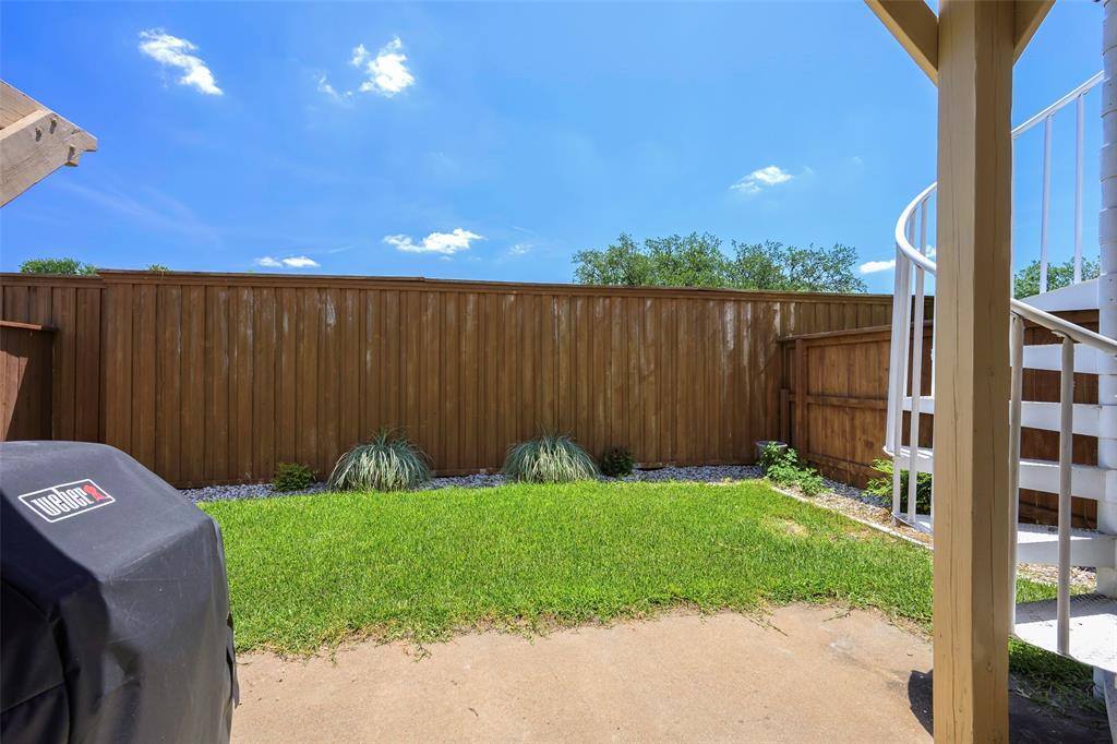 2946 Woodcroft Circle, Carrollton, TX 75006