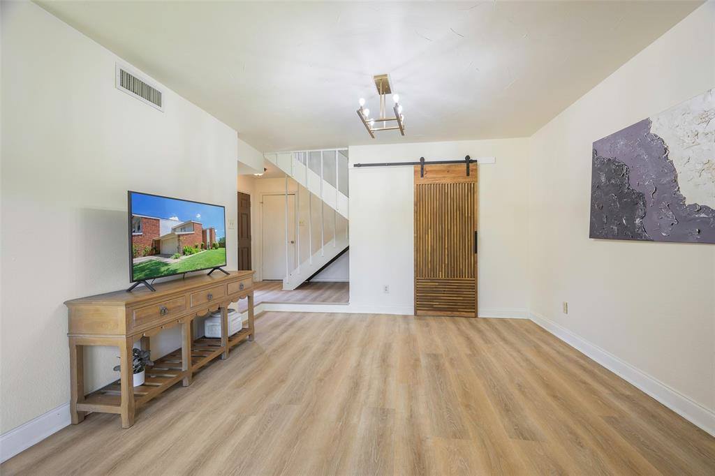 2946 Woodcroft Circle, Carrollton, TX 75006