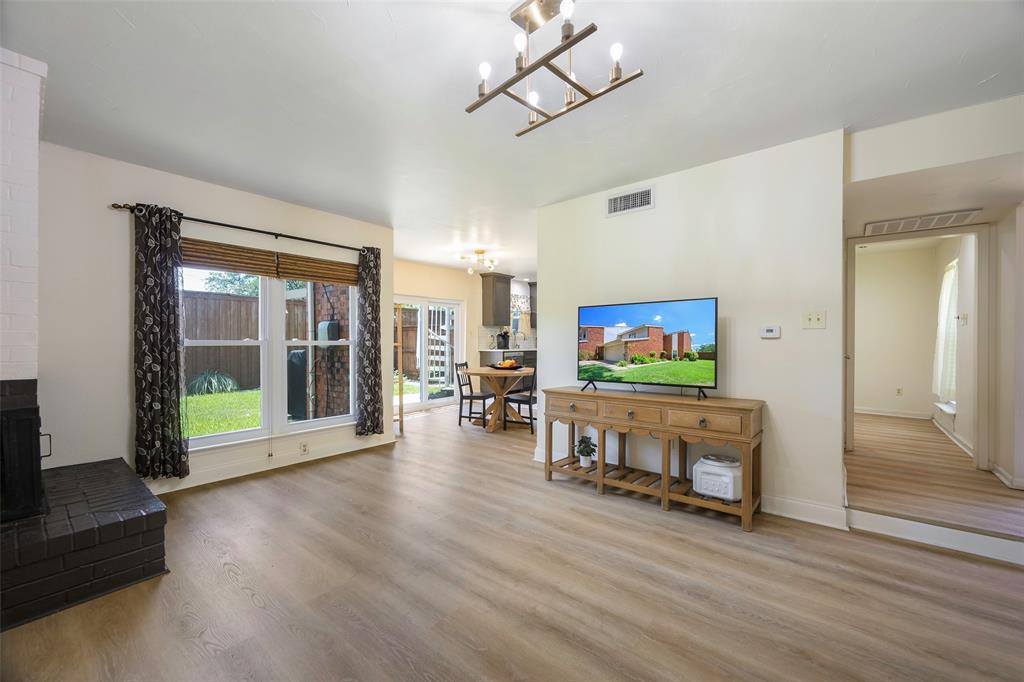 2946 Woodcroft Circle, Carrollton, TX 75006