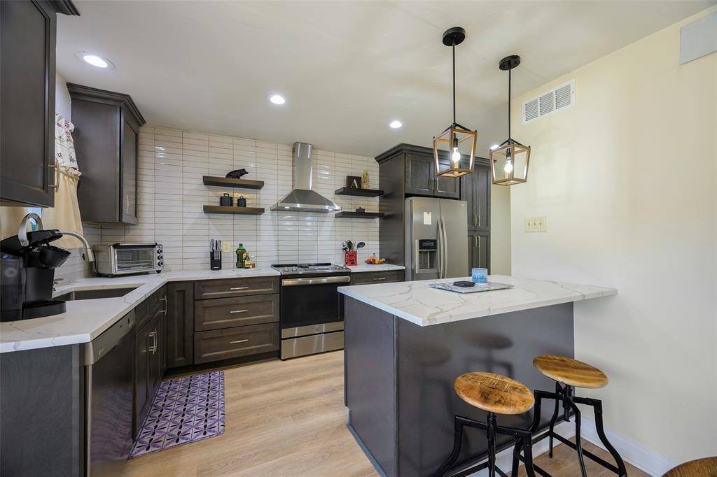 2946 Woodcroft Circle, Carrollton, TX 75006