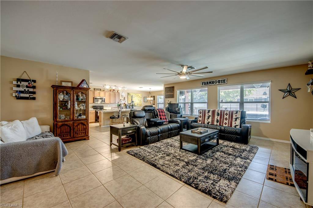 1817 SW 3rd Ave, Cape Coral, FL 33991