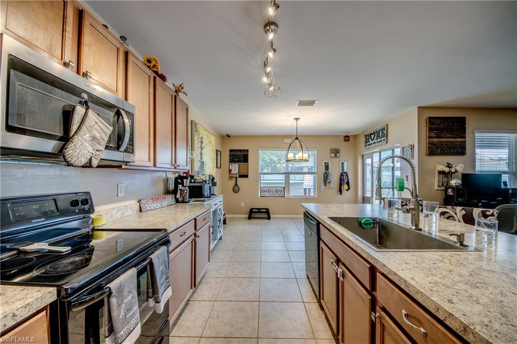 1817 SW 3rd Ave, Cape Coral, FL 33991