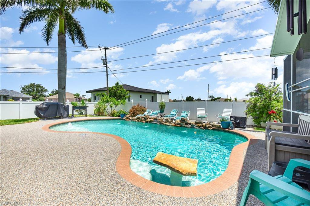 104 NW 11th St, Cape Coral, FL 33993