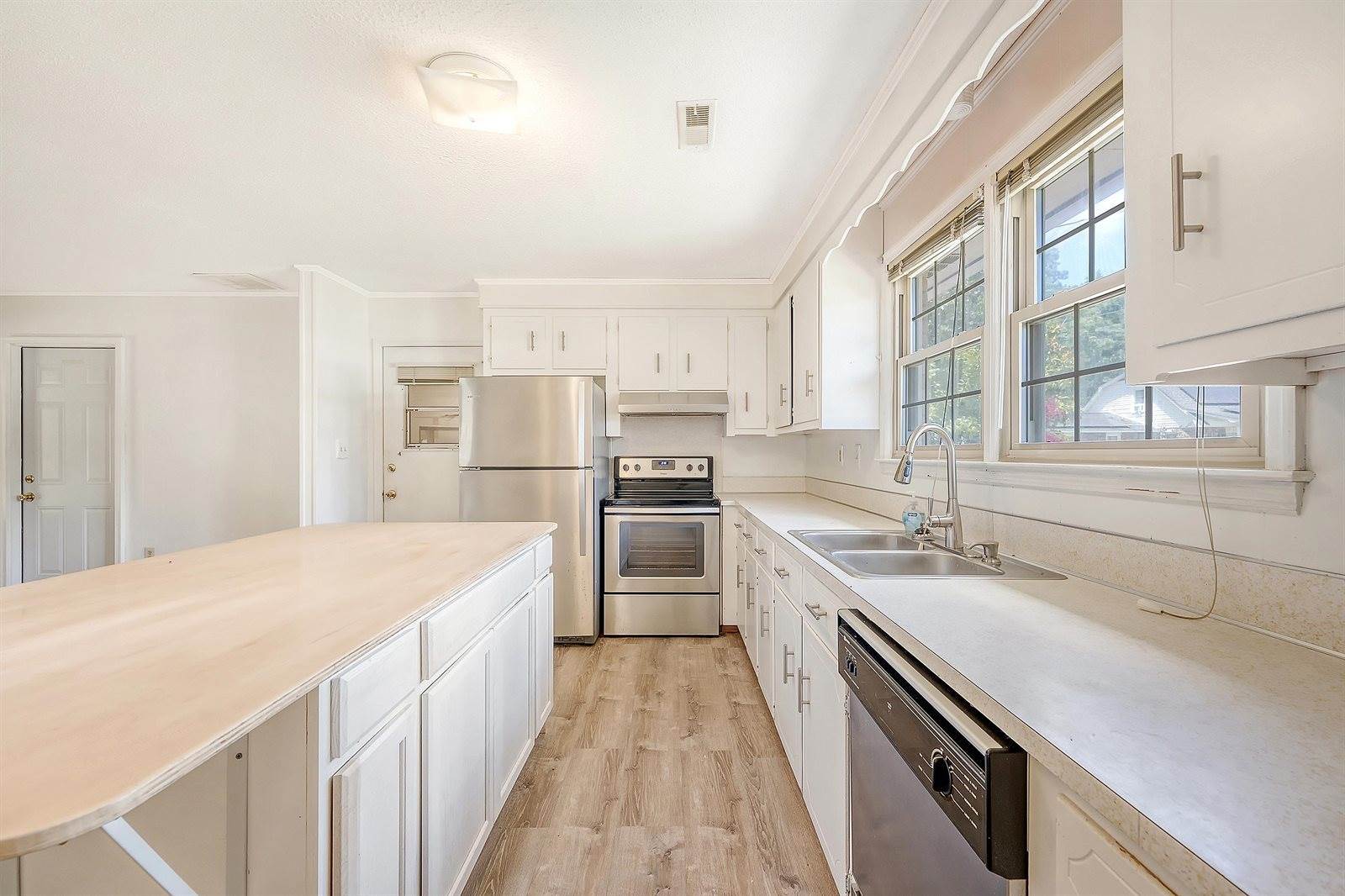 4936 Foxwood Drive, North Charleston, SC 29418