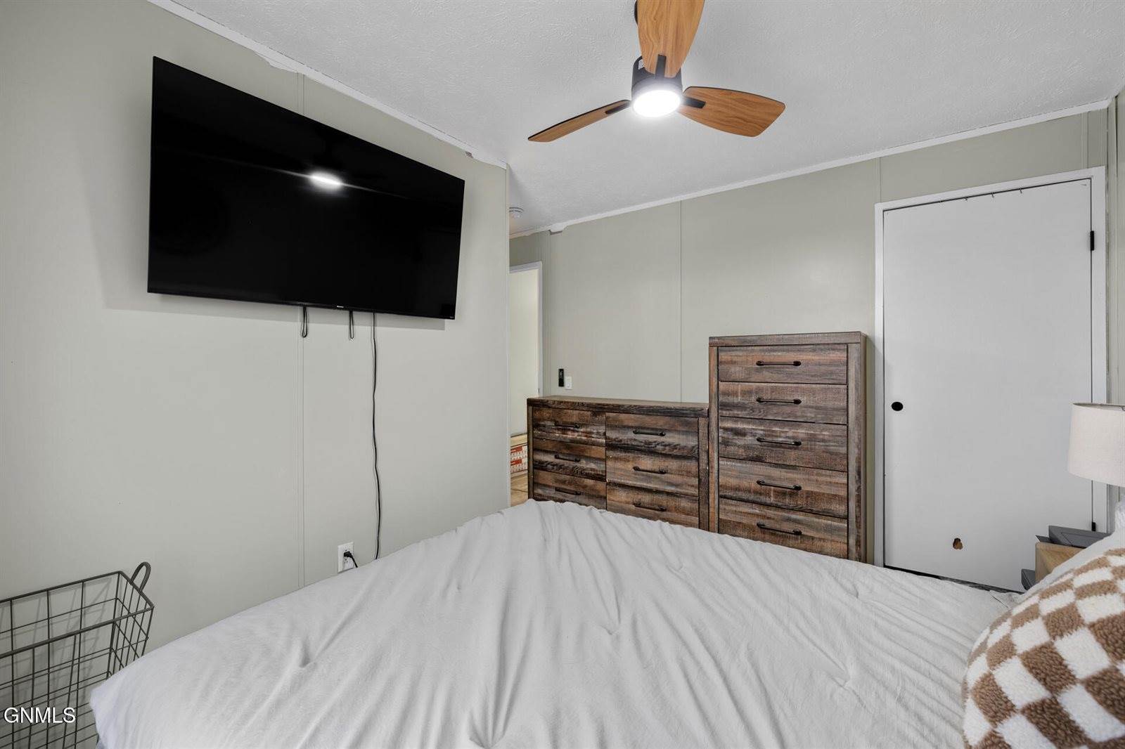 35244 County Road 121c, Sidney, MT 59270