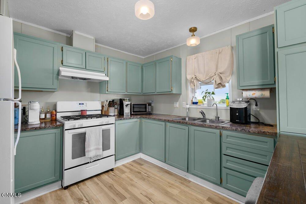 35244 County Road 121c, Sidney, MT 59270