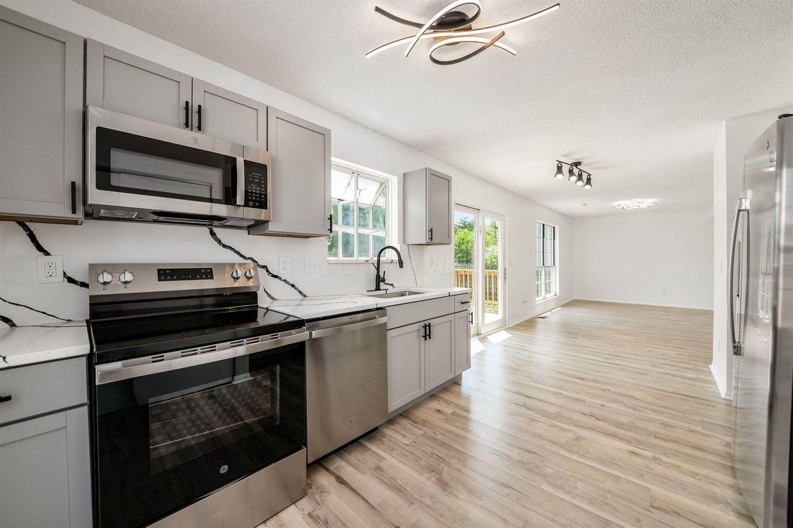 5983 Cape Coral Lane, Hilliard, OH 43026