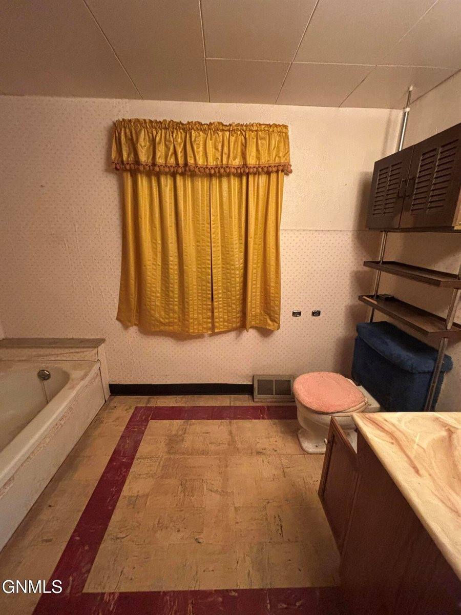 210 7th Street South, New Salem, ND 58563