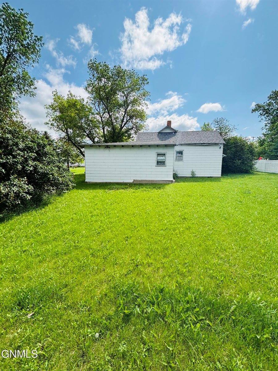 210 7th Street South, New Salem, ND 58563