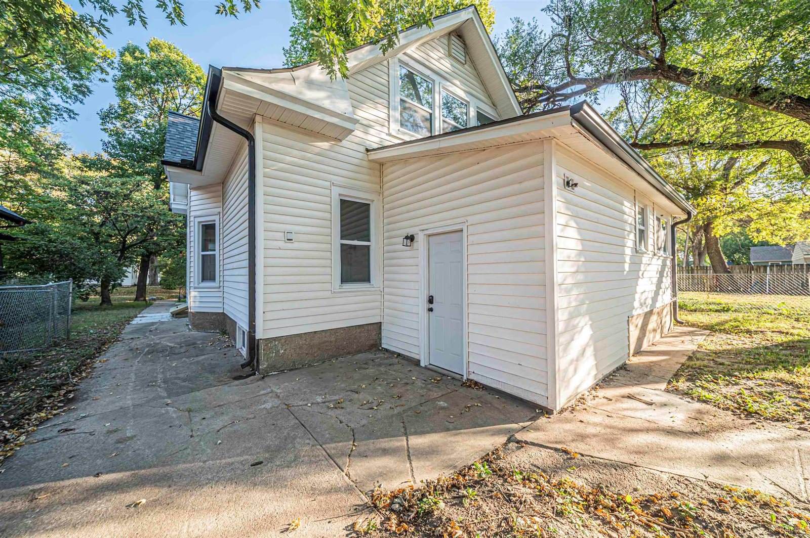 419 Kearney Street, Manhattan, KS 66502