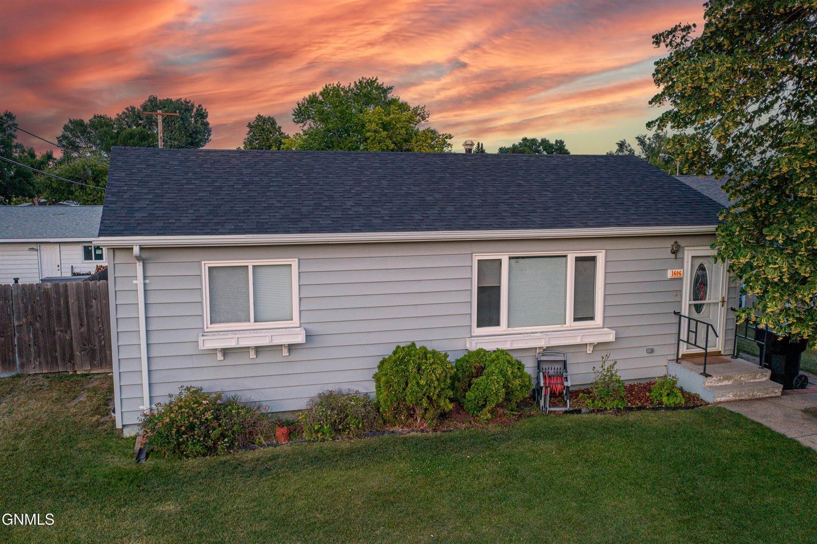 1606 8th Avenue West, Williston, ND 58801