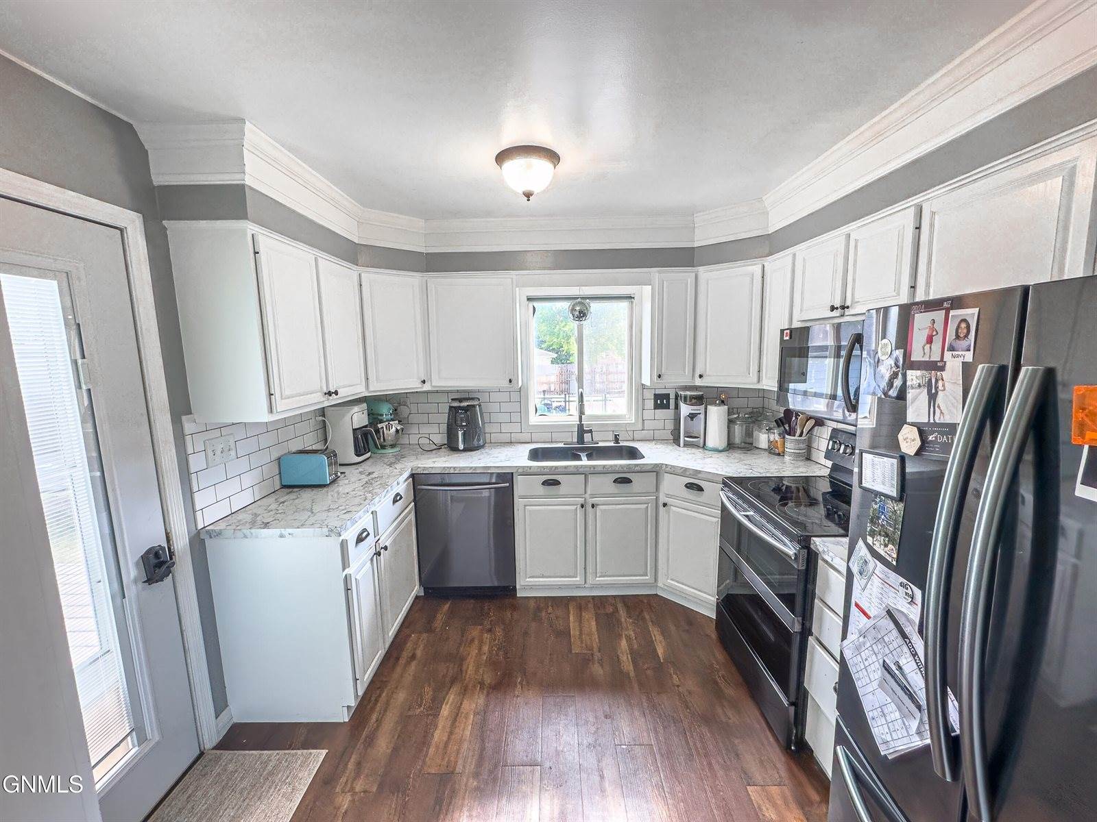 1606 8th Avenue West, Williston, ND 58801