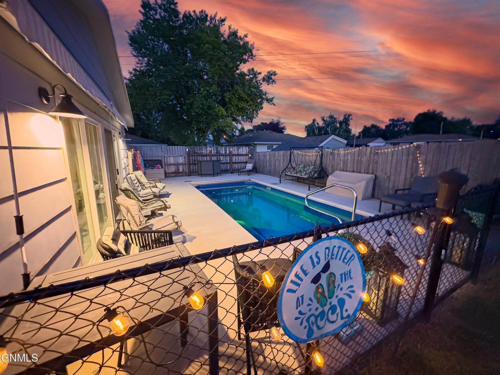 1606 8th Avenue West, Williston, ND 58801