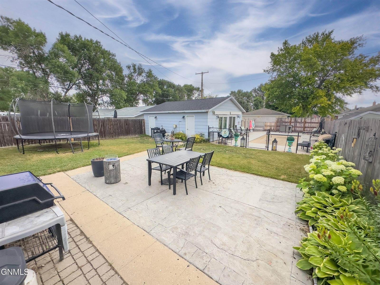 1606 8th Avenue West, Williston, ND 58801