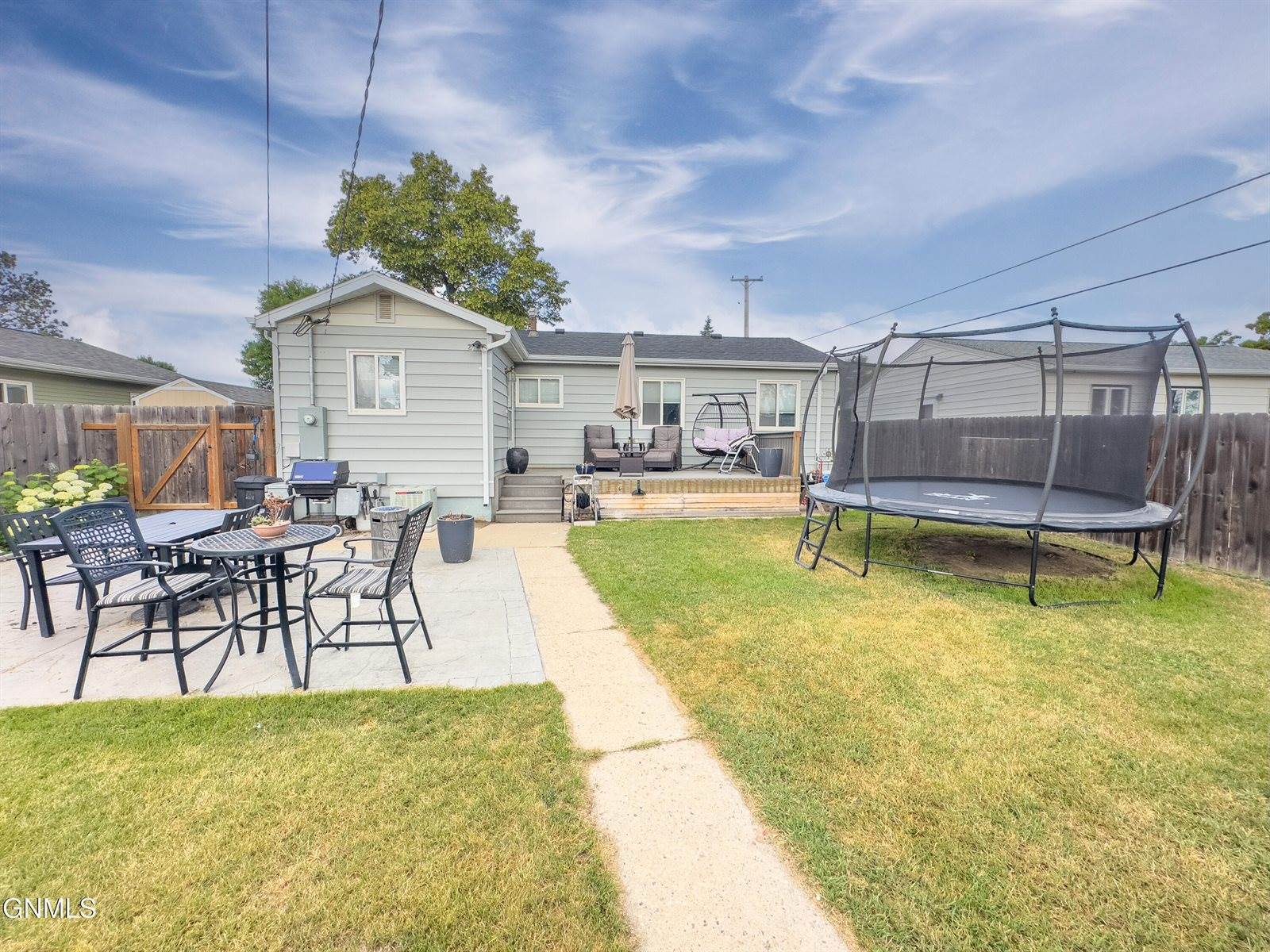 1606 8th Avenue West, Williston, ND 58801