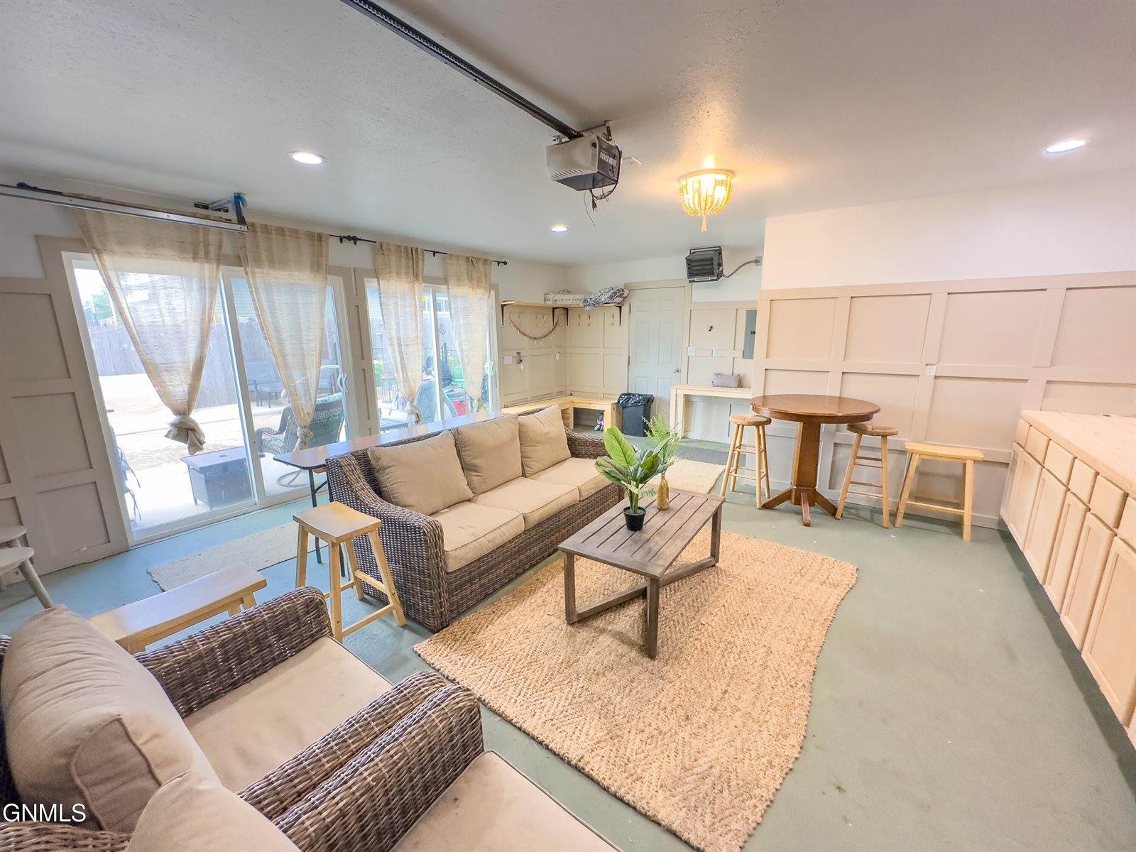 1606 8th Avenue West, Williston, ND 58801