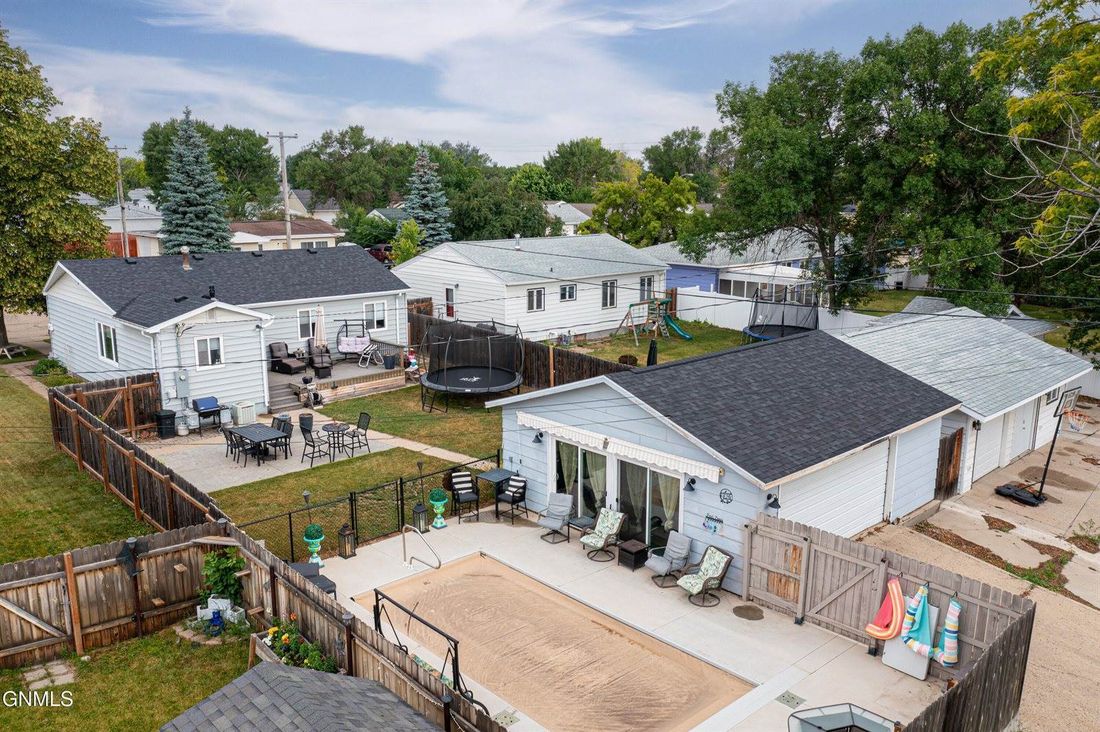 1606 8th Avenue West, Williston, ND 58801