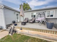 1606 8th Avenue West, Williston, ND 58801