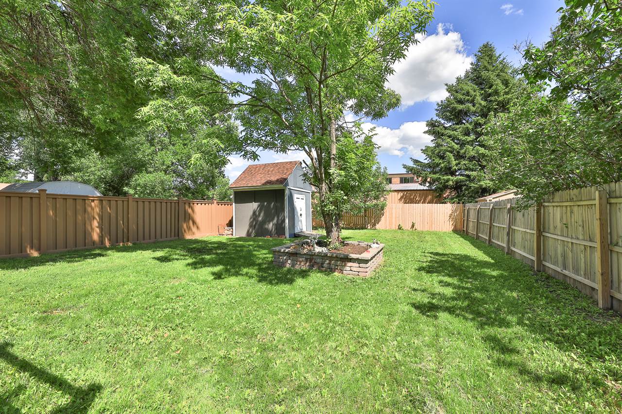 2558 Arrowhead Road S, Fargo, ND 58103