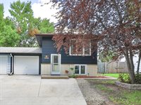 2558 Arrowhead Road S, Fargo, ND 58103