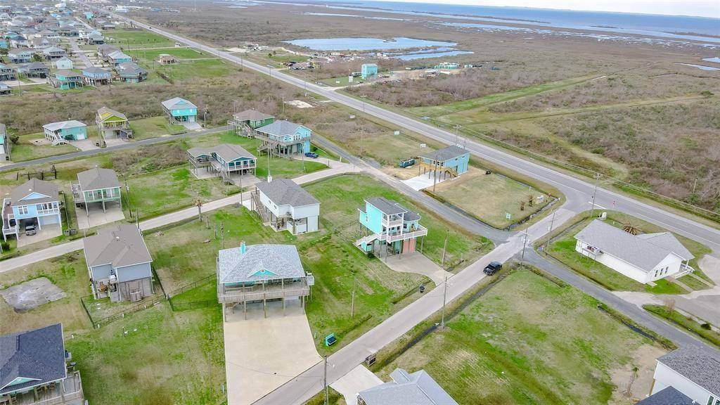 983 Tidelands Drive, Crystal Beach, TX 77650