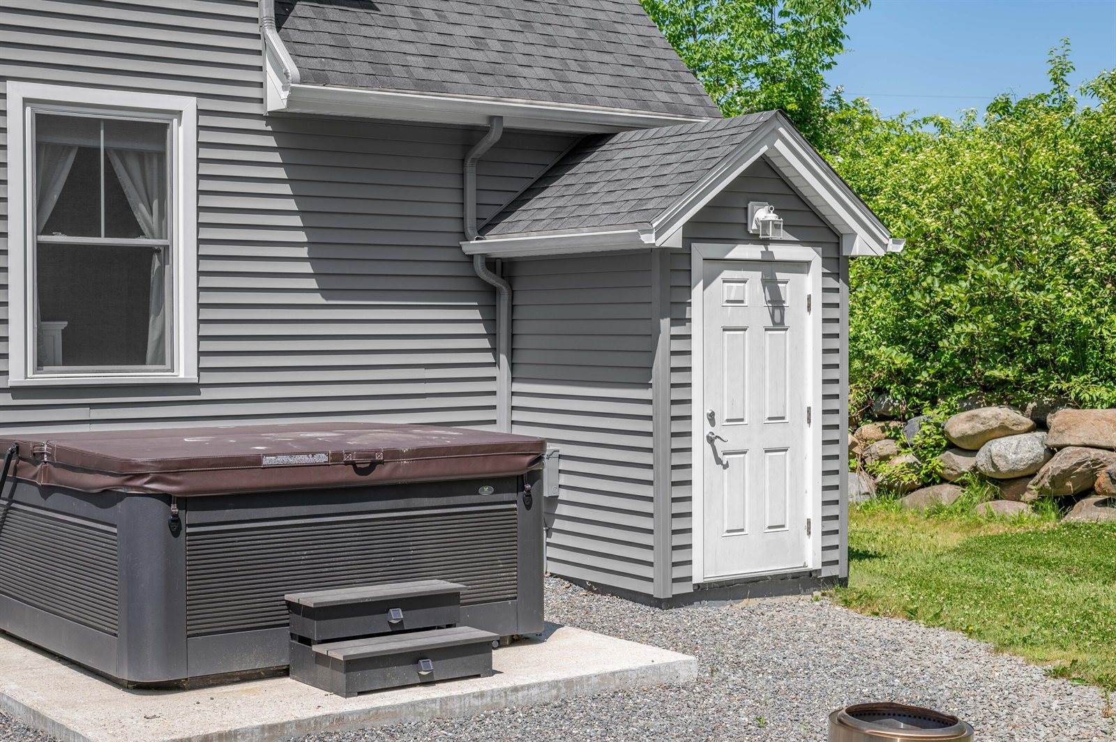 123 Lasalle Drive, Bangor, ME 04401