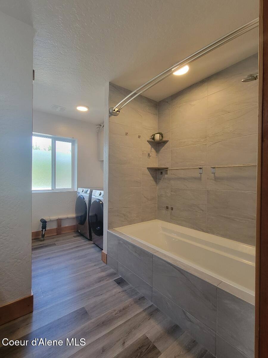 29222 North 1st Street, Athol, ID 83801