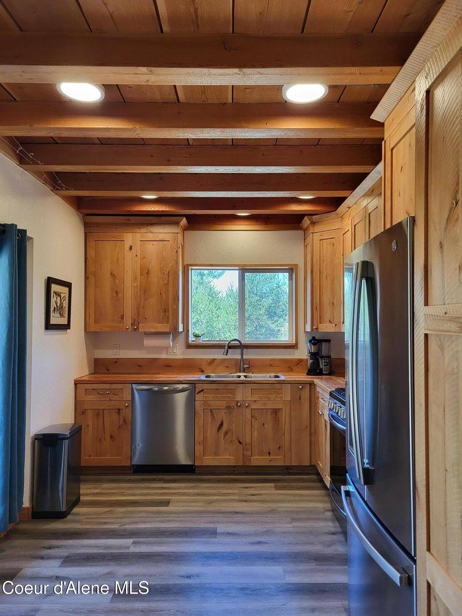 29222 North 1st Street, Athol, ID 83801