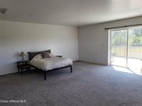 29222 North 1st Street, Athol, ID 83801