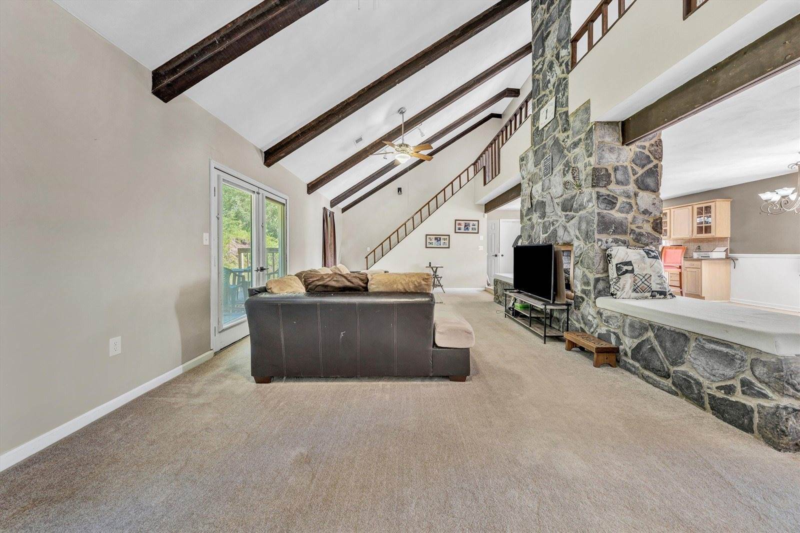 581 Windfield Ln, Wirtz, VA 24184