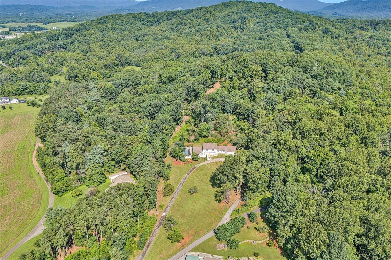581 Windfield Ln, Wirtz, VA 24184
